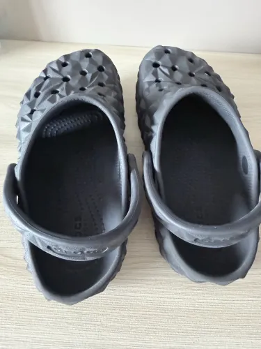Vendo Sandálias Crocs Menino