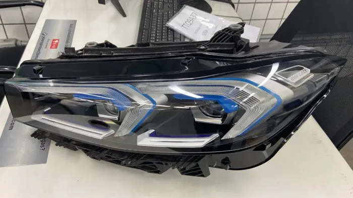 Farol esquerdo LED BMW 320i