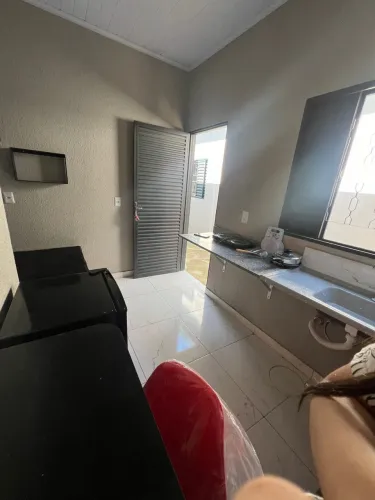 ALUGA SE KITNET SETOR UNIVERSITÁRIO P/ UMA PESSOA