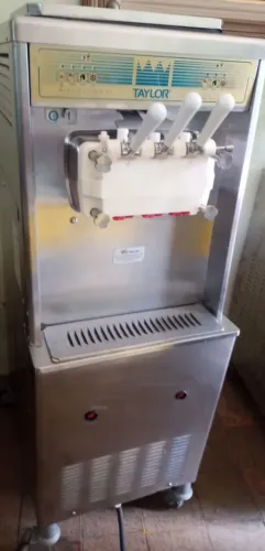 Vende-se máquina sorvete expresso Taylor modelo 336 com garantia fone *8