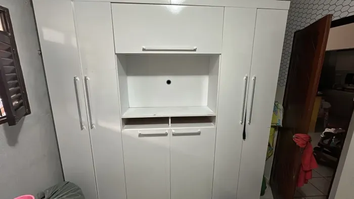 Guarda roupa 6 portas em ótimo estado