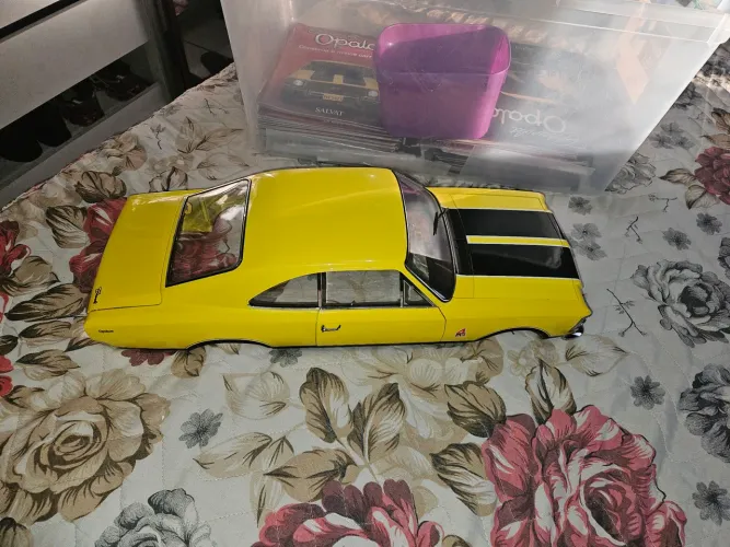 OPALA DA SALVATI ESCALA 1/6 COM TODA AS REVISTAS E PEÇAS UMA PARTE ESTA MONTADA