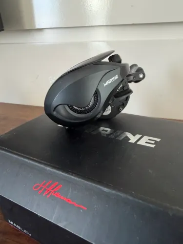 Carretilha Venator ACX esquerda