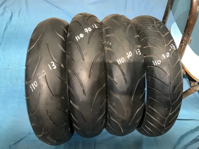 Pneus Dianteiros de Moto Scooter 110/70/13