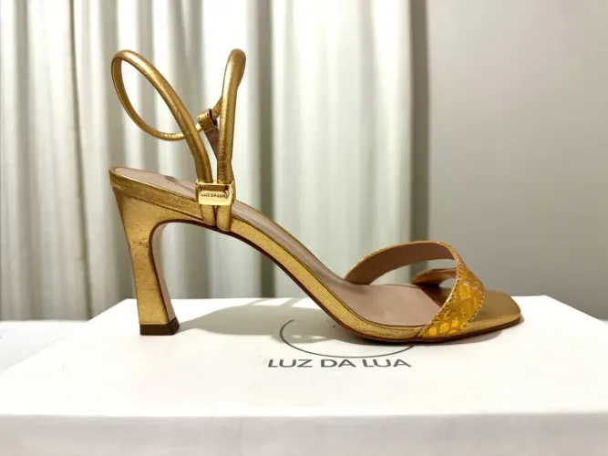 Sandália Dourada Luz da Lua 37
