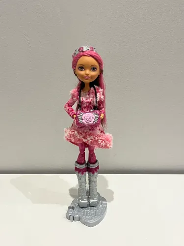 Boneca Briar Beauty da coleção Epic Winter (Inverno Épico) Ever After HighOriginal Mattel.