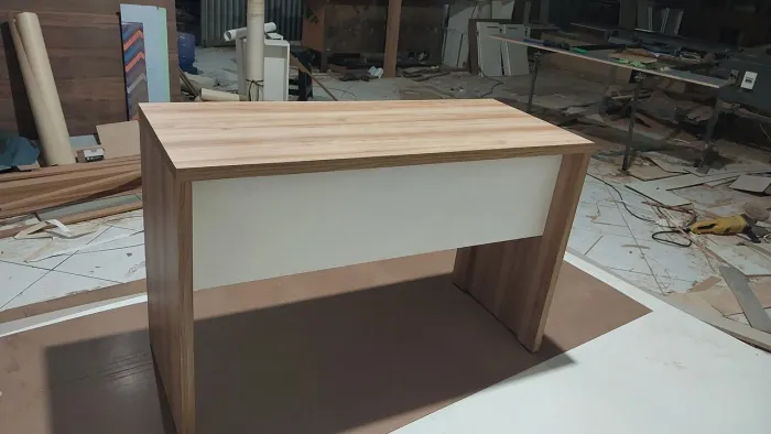 Mesa escrivaninha 120 de comprimento 77 de altura 50 de profundidade 