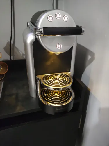 Vendo Cafeteira Profissional Nespresso Zenius