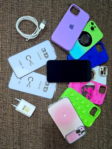 Vendo iphone 14 128gb completo sem trincado usado sempre em capa!