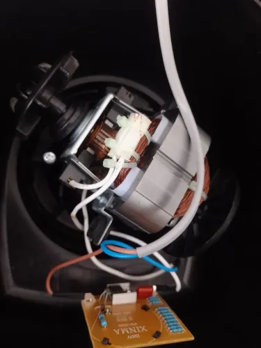 Motor semi-novo do Liquidificador turbo Philco modelo PH900 (usado apenas 2 vezes)