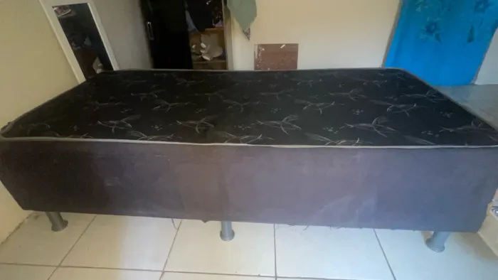 Base box de solteiro