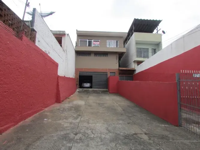 Predio Comercial às margens da estrada com Apartamento em cima