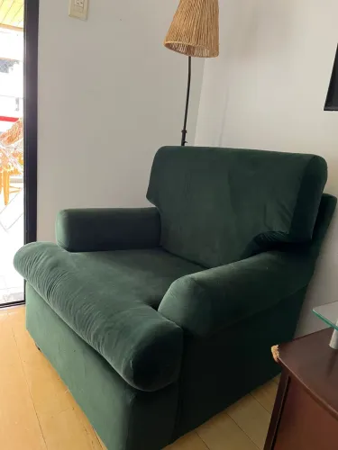 Poltrona elegante em veludo 