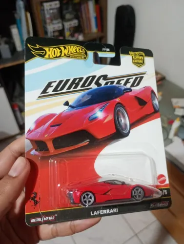 Miniatura laferrari hot Wheels Premium