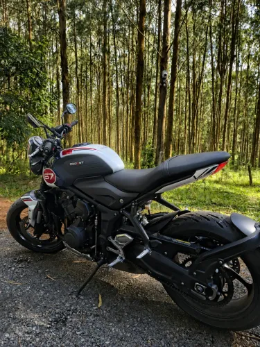 Triumph trident 660 triple tribute 2024/2025