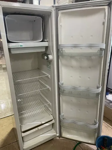 Vendo geladeira palito