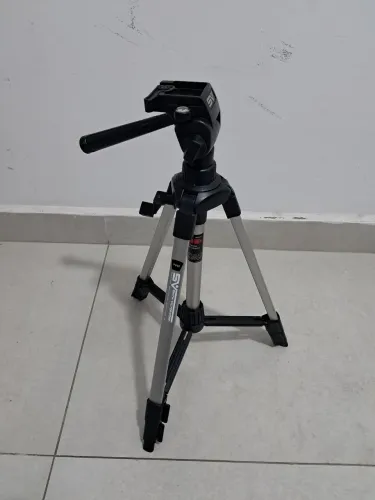 Tripé Smith-Victor Modelo P800