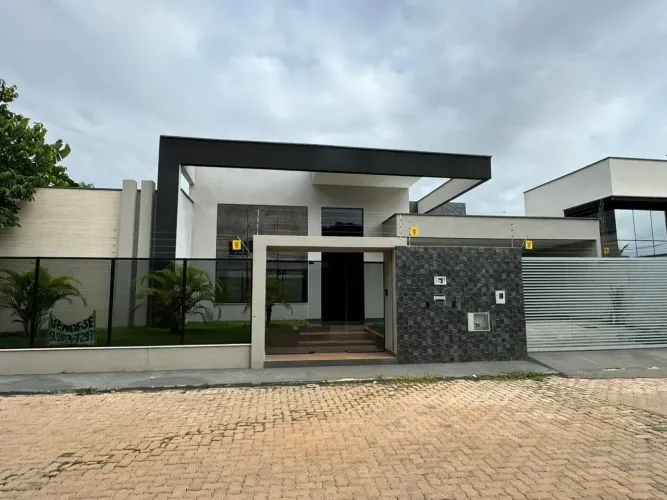 ) Casa à Venda Arniqueiras Águas Claras - 3 Suítes, 300m2 e Piscina ]