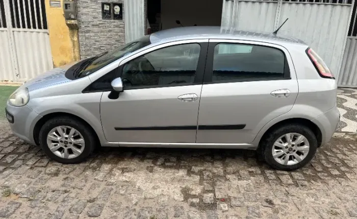 Fiat Punto Attractive 1.4 Fire Flex 8V 5P 2013