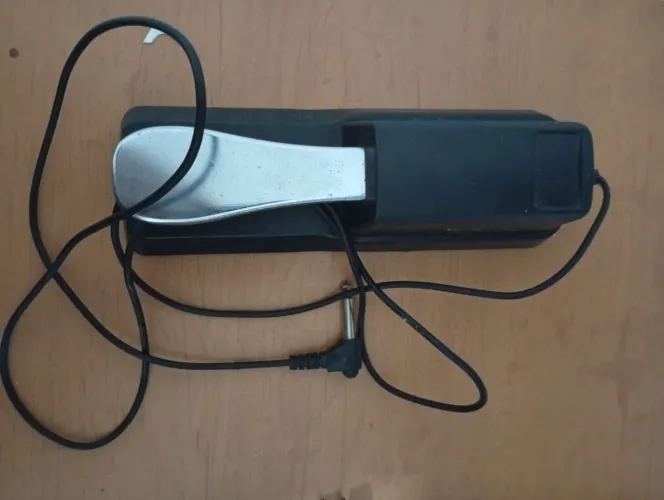 Pedal Universal Para Teclado Com Defeito