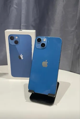 iPhone 13 azul marinho