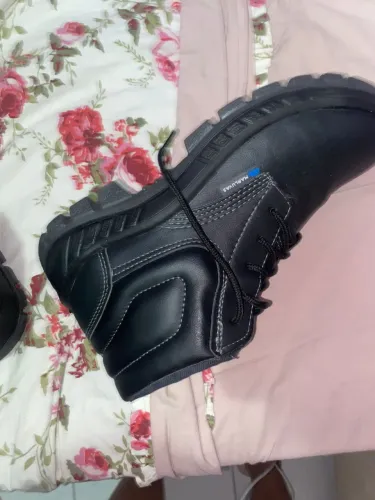 Bota bico de ferro preta