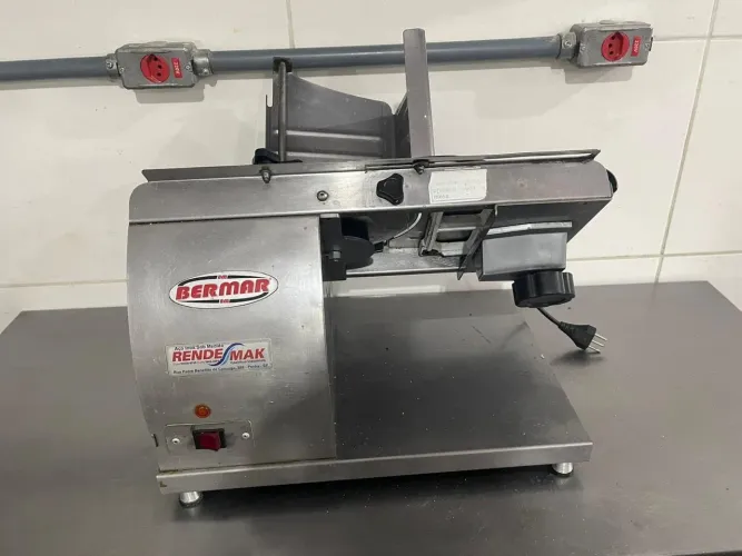 Fatiador de Frios Bermar Semi Automático