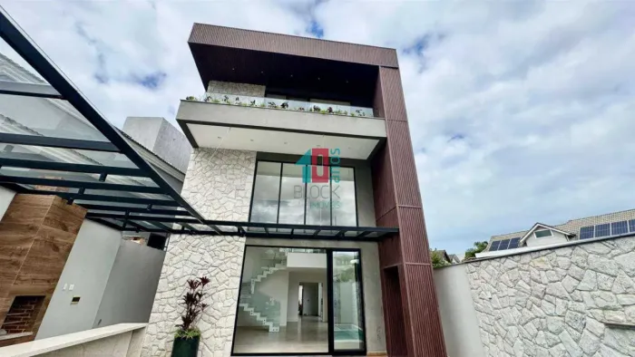 Recreio dos Bandeirantes | Casa de Condomínio 5 quartos, sendo 5 suites