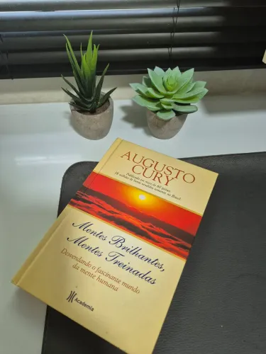 Livro Mentes Brilhates Mentes Treinadas