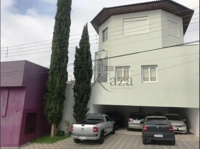 Oportunidade - Casa em Condomínio - Condomínio Jardim Coleginho - 3 Dormitórios - 316m².