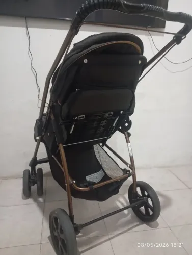Carrinho e bebe conforto 