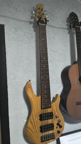 Baixo Eagle 6C com TB-Teck