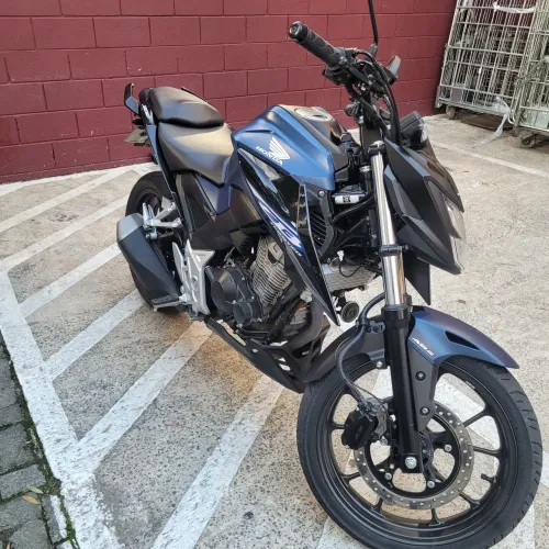 Honda CB 300F twister impecável inteira revisionada com 7800 KM moto novinha tem passagem