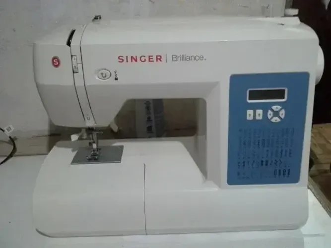 Máquina de Costura Singer Brilliance 6160 como nova