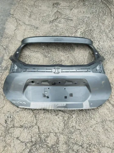 Tampa do porta malas Nissan kics 