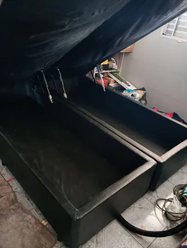 Vende-se box baú Queen com colchão