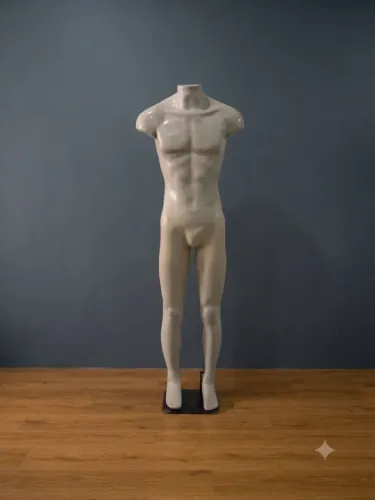 Vende-se manequim para loja de roupa.