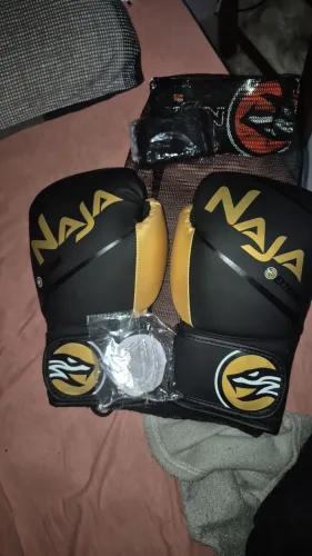 KIT CONTENDO PAR DE LUVAR TAMANHO M PRA P AJUSTAVEL, acompanhando bucal e bandagem  