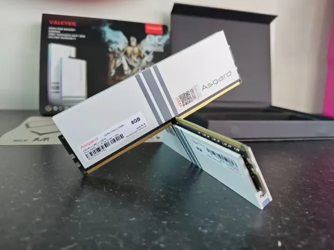 Memória RAM Asgard Valkyrie 2x8GB RGB