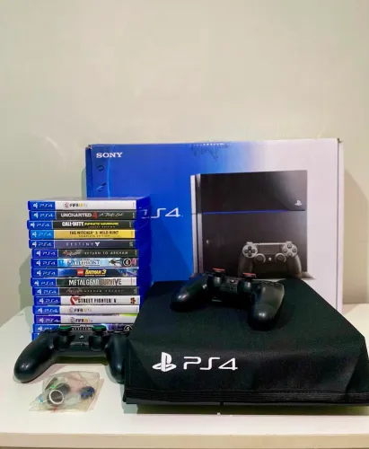 PS4 Fat 500GB + 2 Controles Originais + 17 Jogos + Caixa