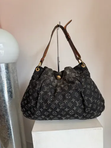Bolsa Louis Vuitton black denin