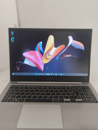 Notebook Samsung e20 4 GB ddr4 SSD de 120 GB Windows 11 funcionando tudo perfeitamente