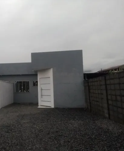 Casa com 2 quartos e garagem para 2 carros em Palmital, Rio das Ostras/RJ