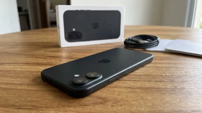 iPhone 16 Preto 256GB - 94% Bateria (Na Garantia Apple até 04/2027)