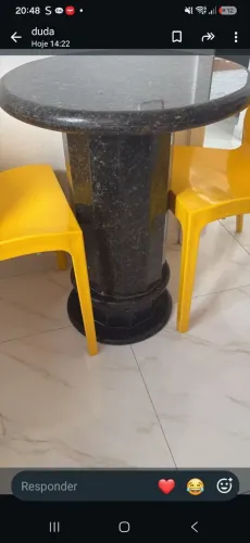 Mesa com 2 cadeiras