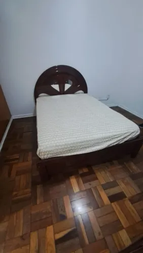 Cama de casal com colchão 