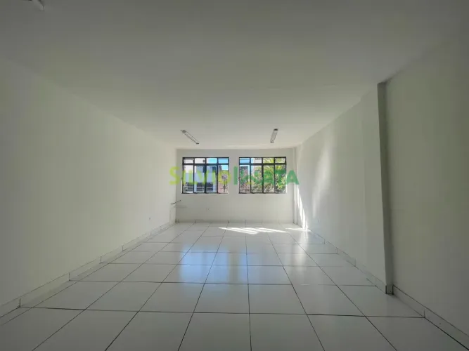 EXCELENTE SALA EM SOBRE LOJA COMERCIAL DE 30 M² PARA ALUGAR NA AVENIDA DUQUE DE CAXIAS - C
