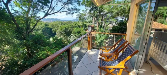 Linda Casa em meio a Natureza - Vista incrível para Lagoa da Conceição!