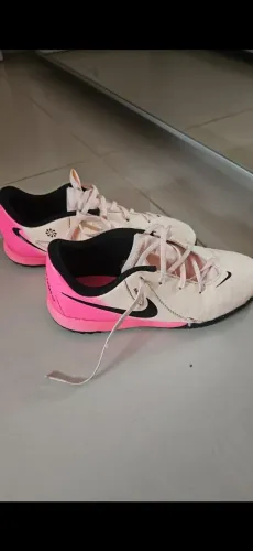 Nike Phantom GX II Academy, parte da coleção Mad Brilliance Pack