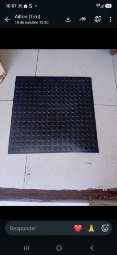 Piso de borracha pastilhado